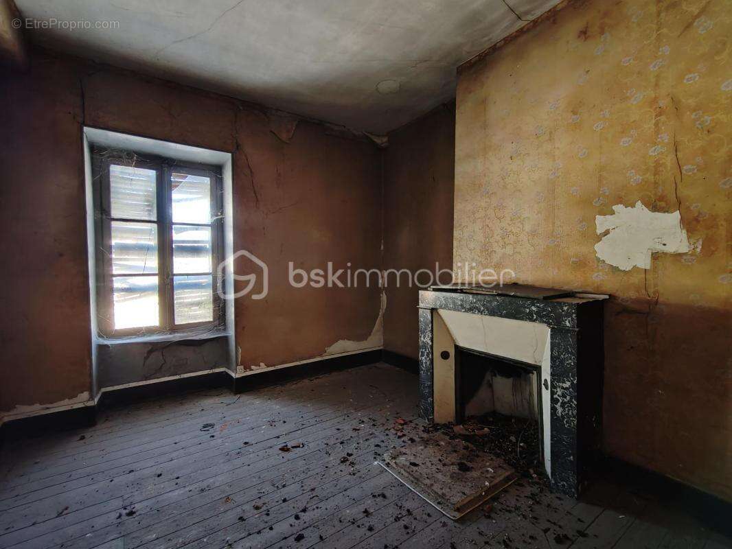 Maison de ville et grange à rénover entièrement - photo 10