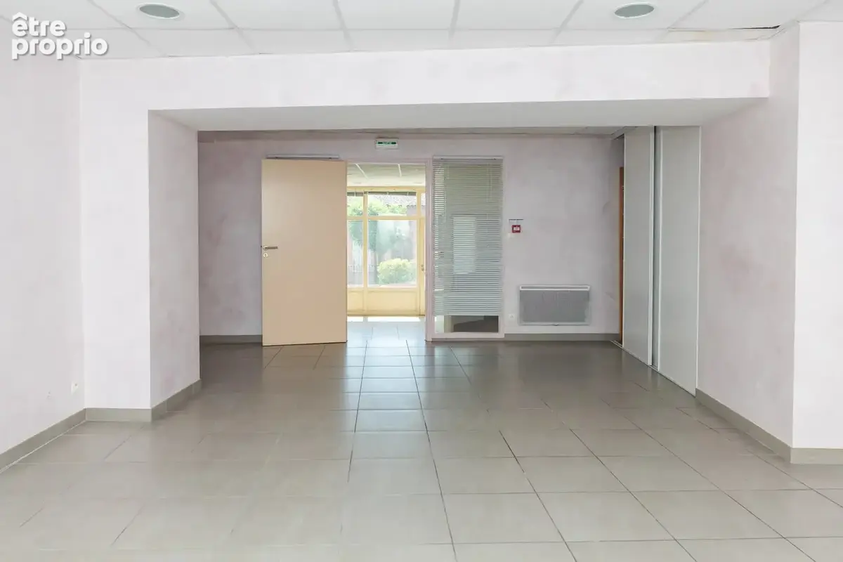 Local professionnel de 68 m² - photo 6