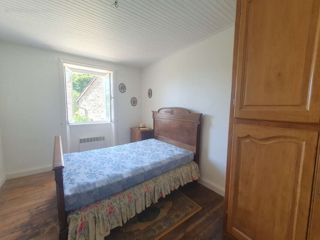 Propriété d'exception en xaintrie, 2,2 ha bois et prés attenants, dépendance ,trés bon état . - photo 14