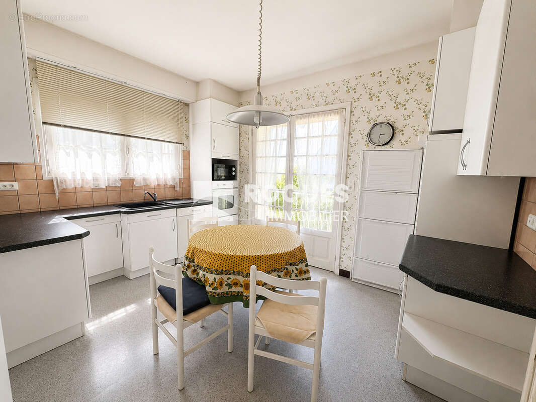 Maison T7 située dans un quartier calme de MILLAU - photo 4