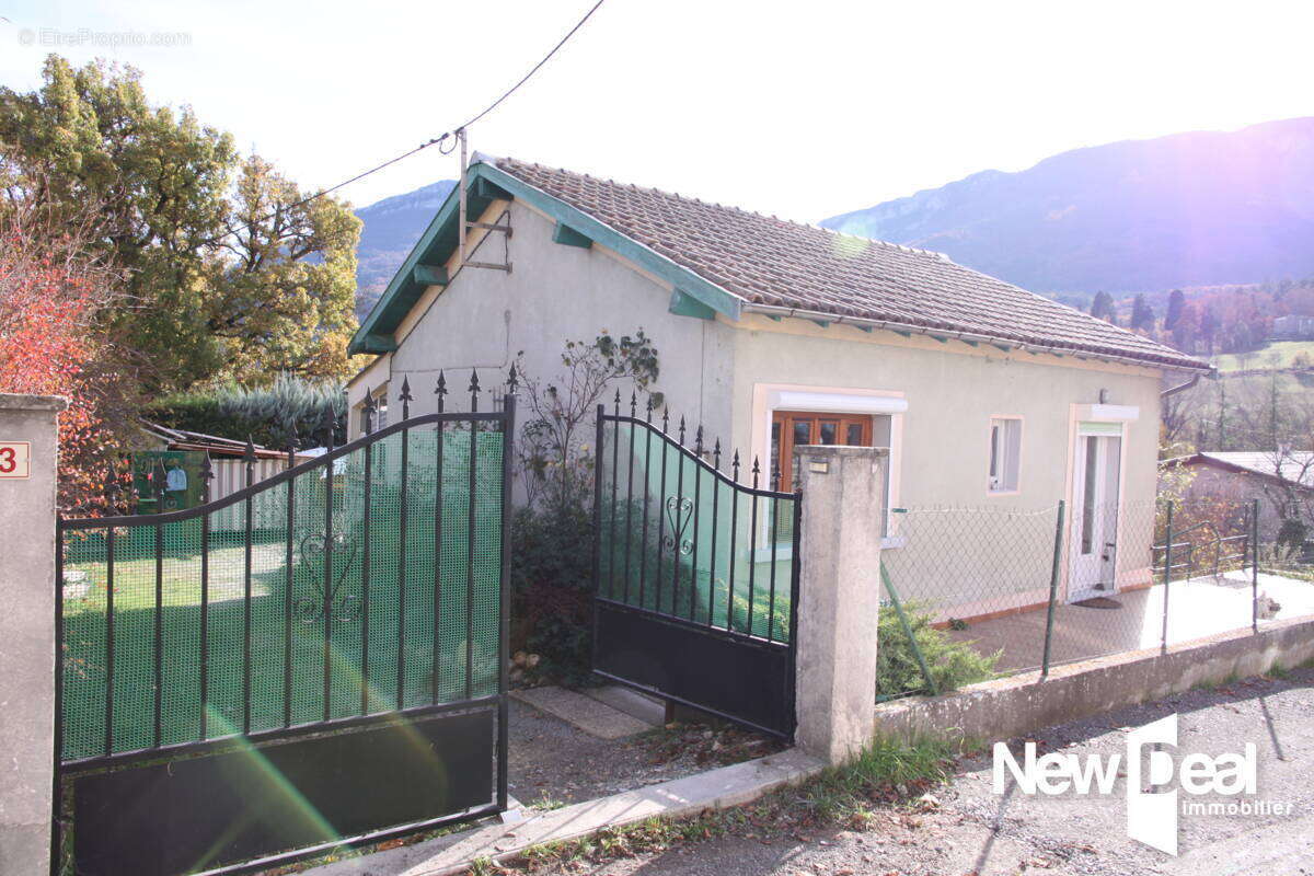 Maison à NOYERS-SUR-JABRON