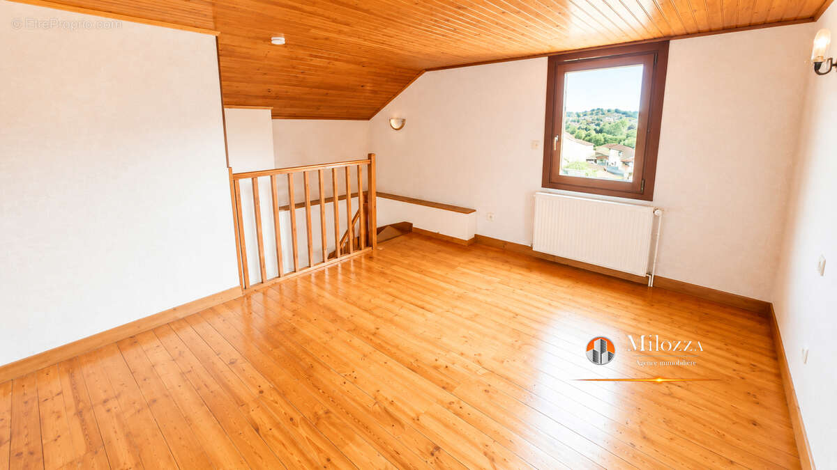 Appartement à NIVOLAS-VERMELLE