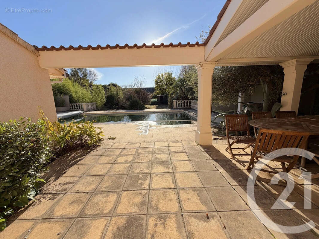 Maison à PINS-JUSTARET