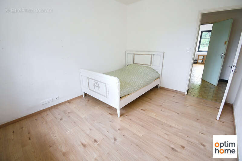 Une propriété de caractère de 325 m² sur plus de 35 ares, avec piscine et 11 garages ! - photo 38