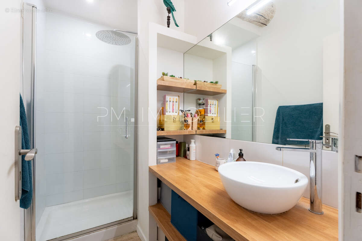 Appartement à MARSEILLE-1E