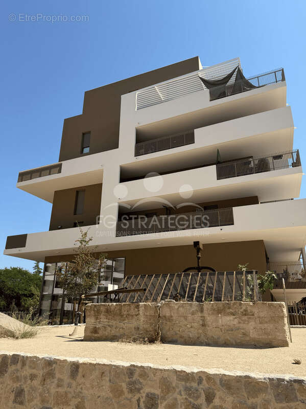 T2 neuf avec terrasse disponible de suite   Port Marianne Nouvelle Mairie MONTPELLIER - photo 2