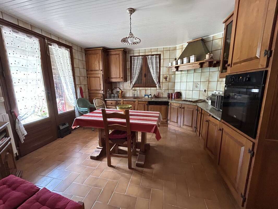 Maison à L&#039;ESTRECHURE