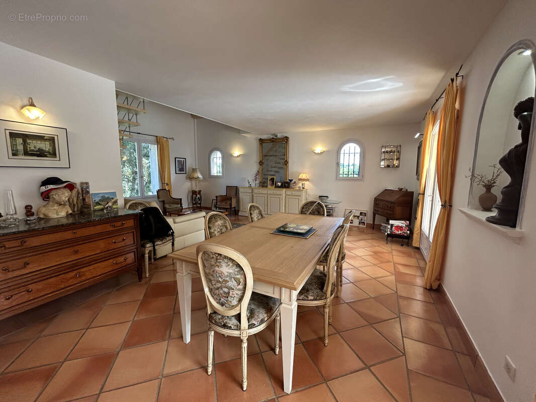 Autre à SAINT-RAPHAEL