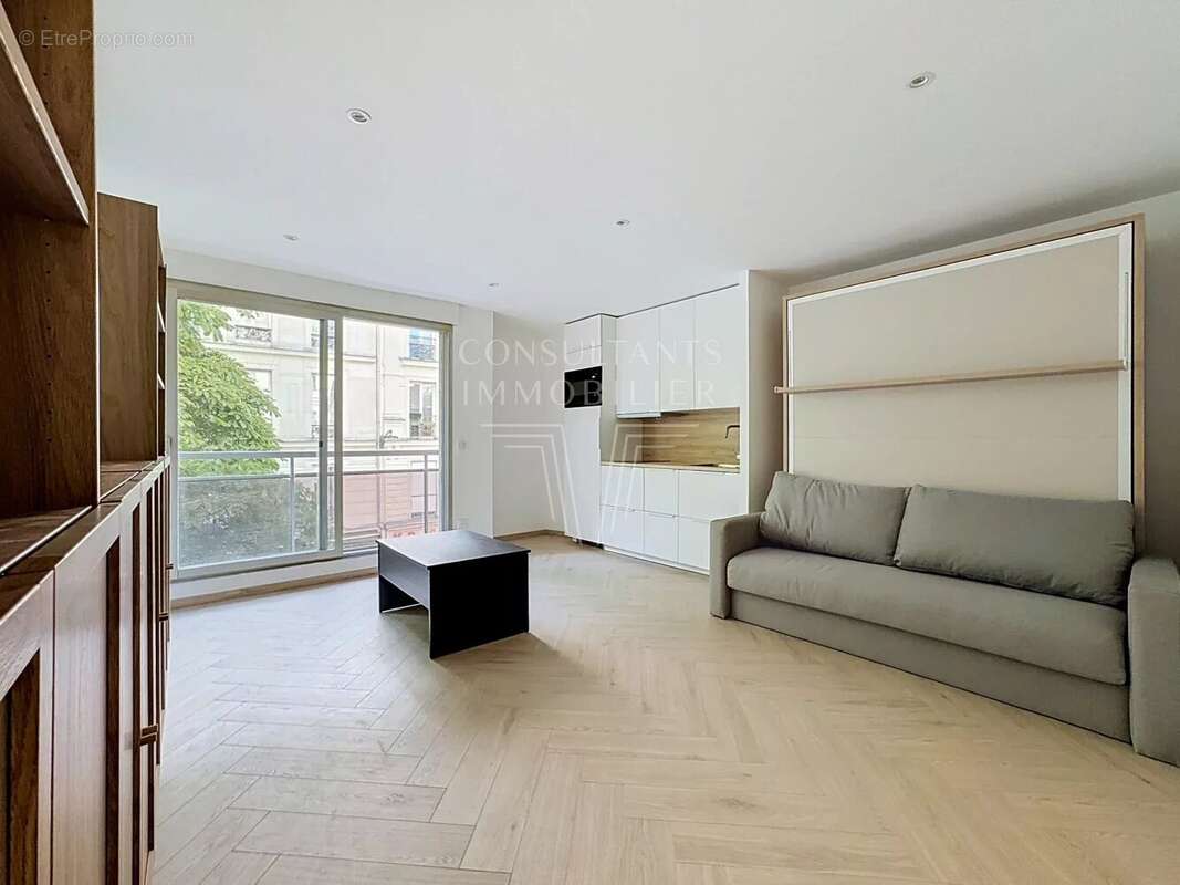 Appartement à PARIS-16E