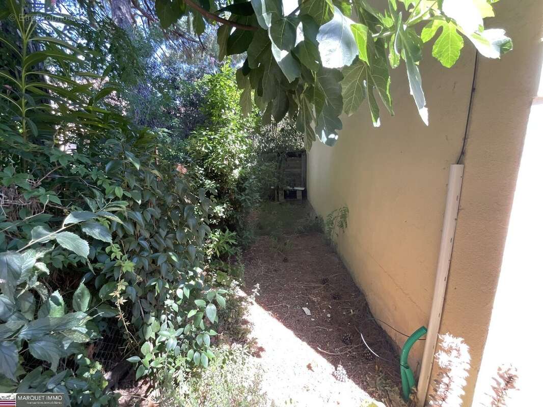 Découvrez cet ensemble immobilier composé de 2 villas indépendantes T6 de 179 m² et T3 de 59 m² en 4 faces sur 828 m² de terrain - photo 36