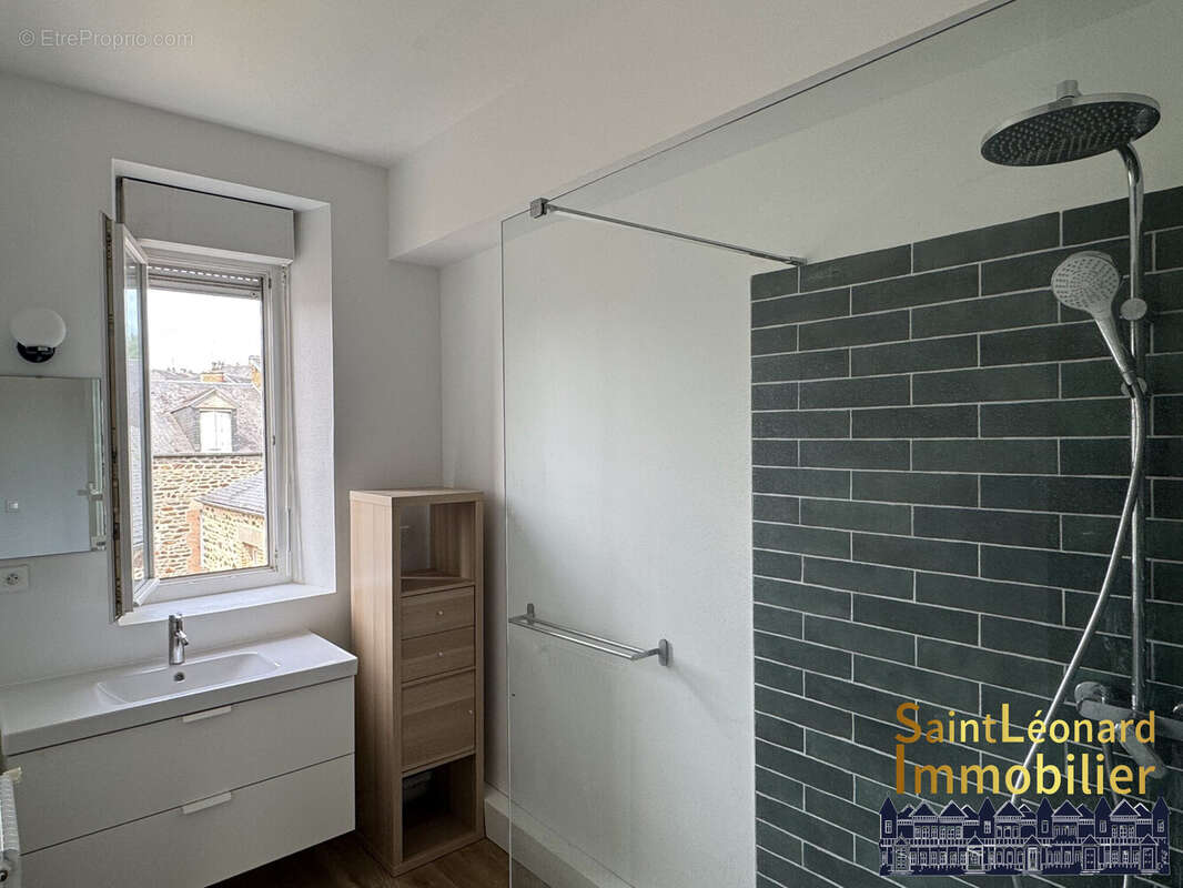 Appartement 82 m² à Fougeres  - photo 9