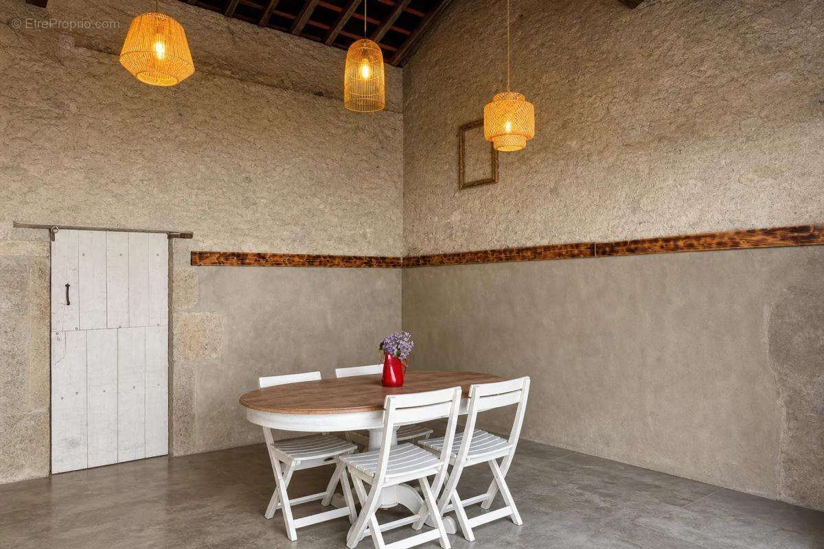 Maison 190 m² rénovée avec goût – DPE C – Jardin & dépendances - photo 20