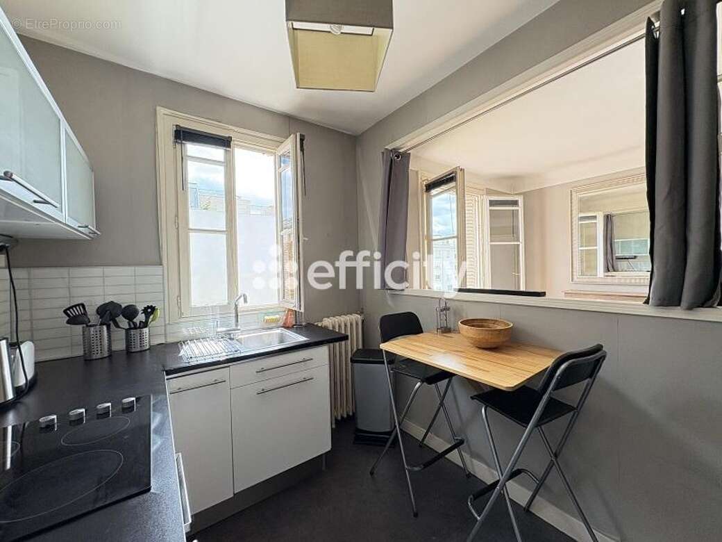 Appartement à COURBEVOIE