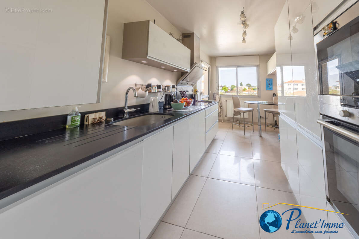 Appartement à SAINT-PRIEST-EN-JAREZ