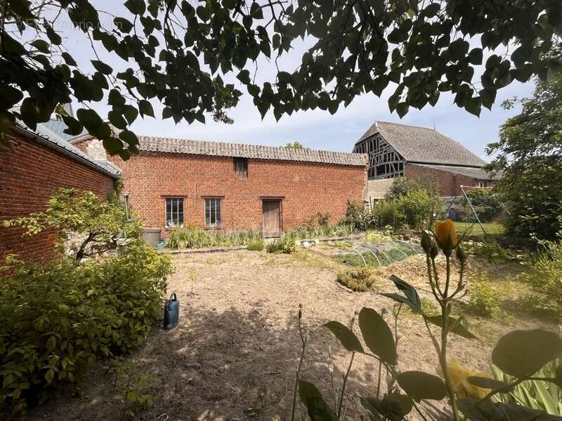 Maison de caractère en briques – 146 m² – Jardin intimiste – Combles aménageables – Centre-ville de Marle - photo 16