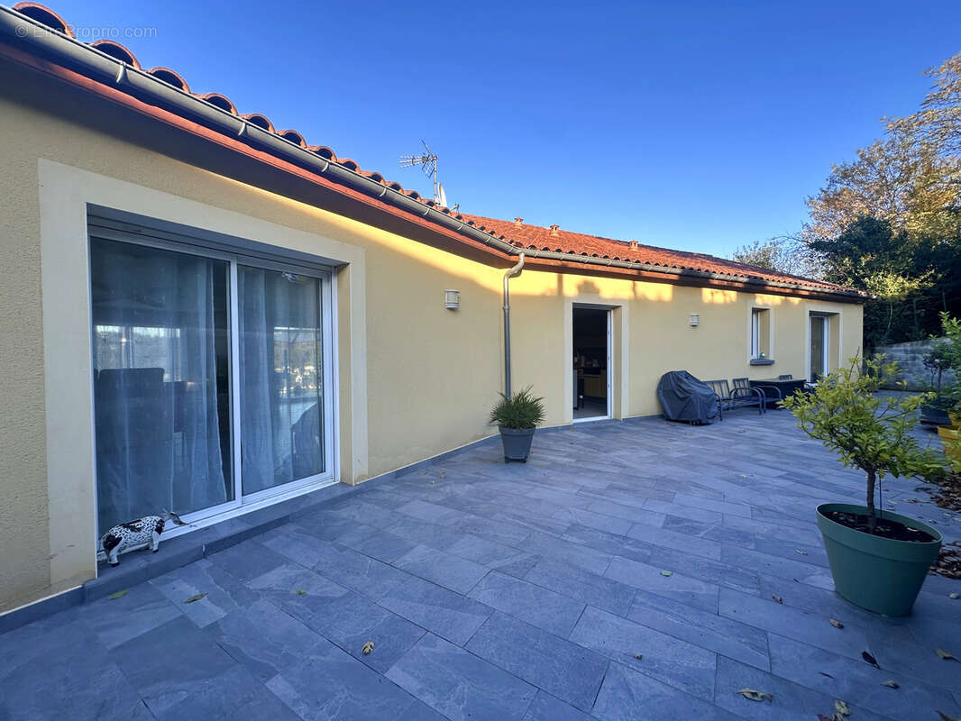 Maison à DECAZEVILLE