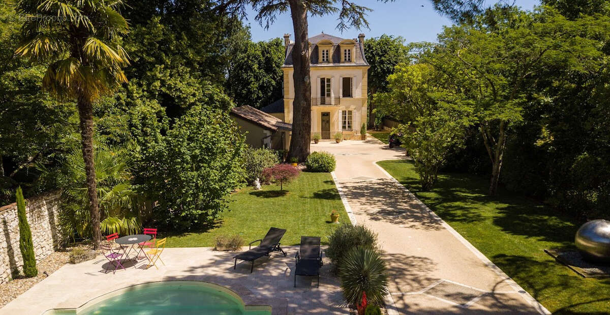 Magnifique Maison de Maître qui surplombe le Lot / Cave voûtée exceptionnelle / Parc paysagé / Piscine au Sel - photo 2