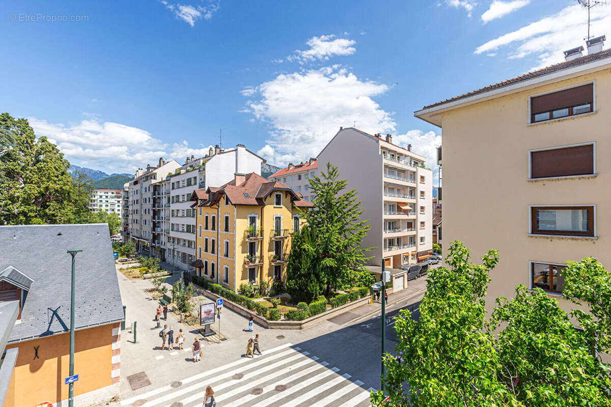 Agence immobiliere laforet - exclusivite - "tulipe" - annecy - hyper-centre - appartement t2 de 42,55m² - balcon - cave - photo 6