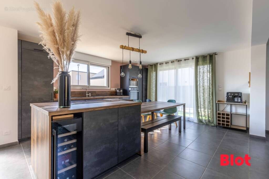 Maison 142 m² à Liffre  - photo 2