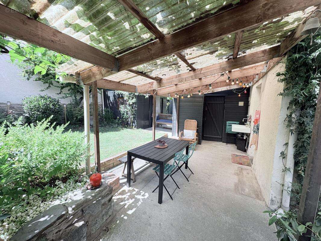 Appartement - Maison de ville rénovée avec jardin – À 10 min de la gare ! - photo 3