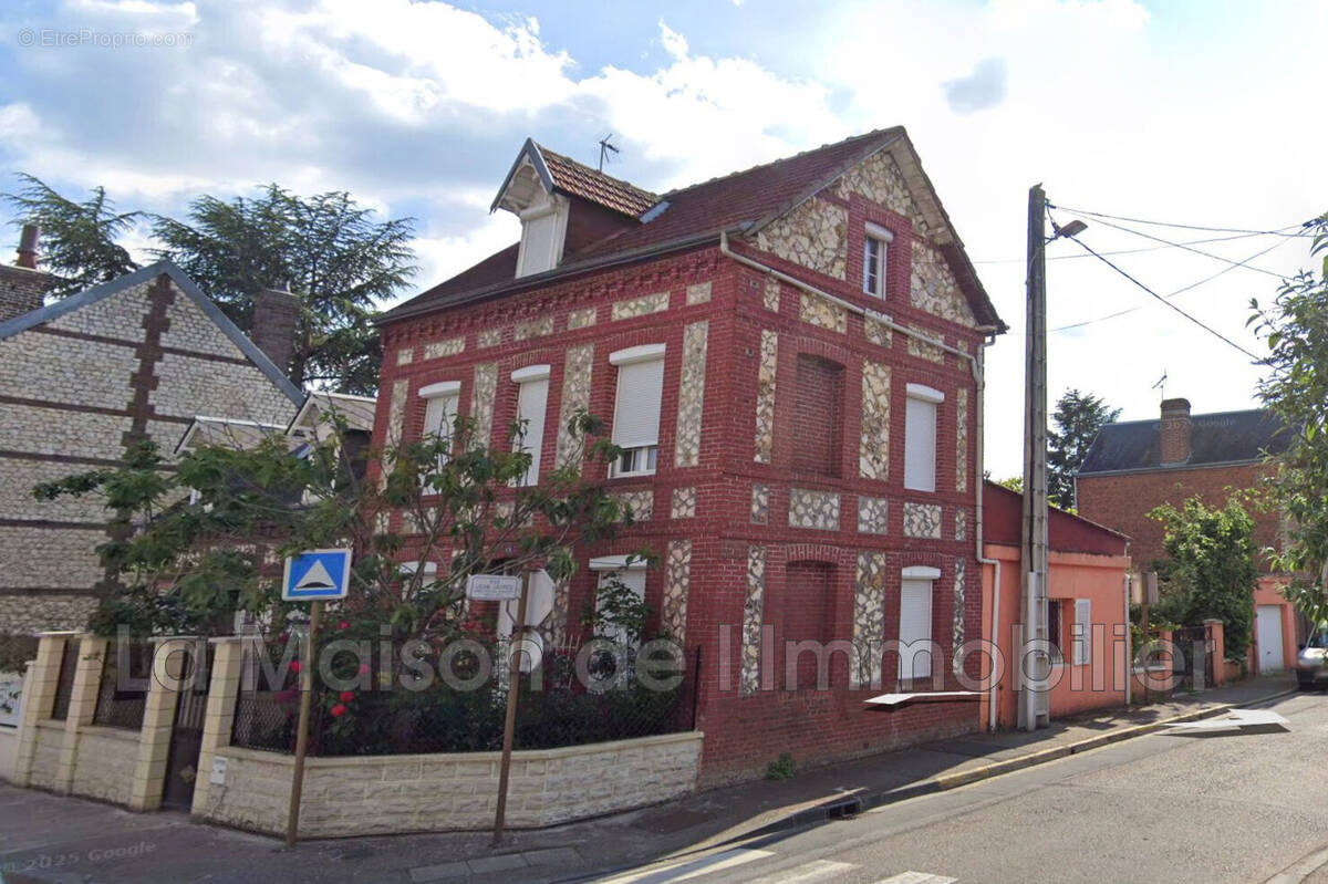 Maison à SAINT-ETIENNE-DU-ROUVRAY