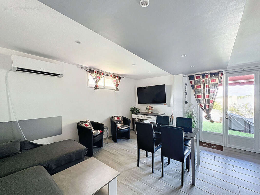 Maison à VILLECOMTAL-SUR-ARROS