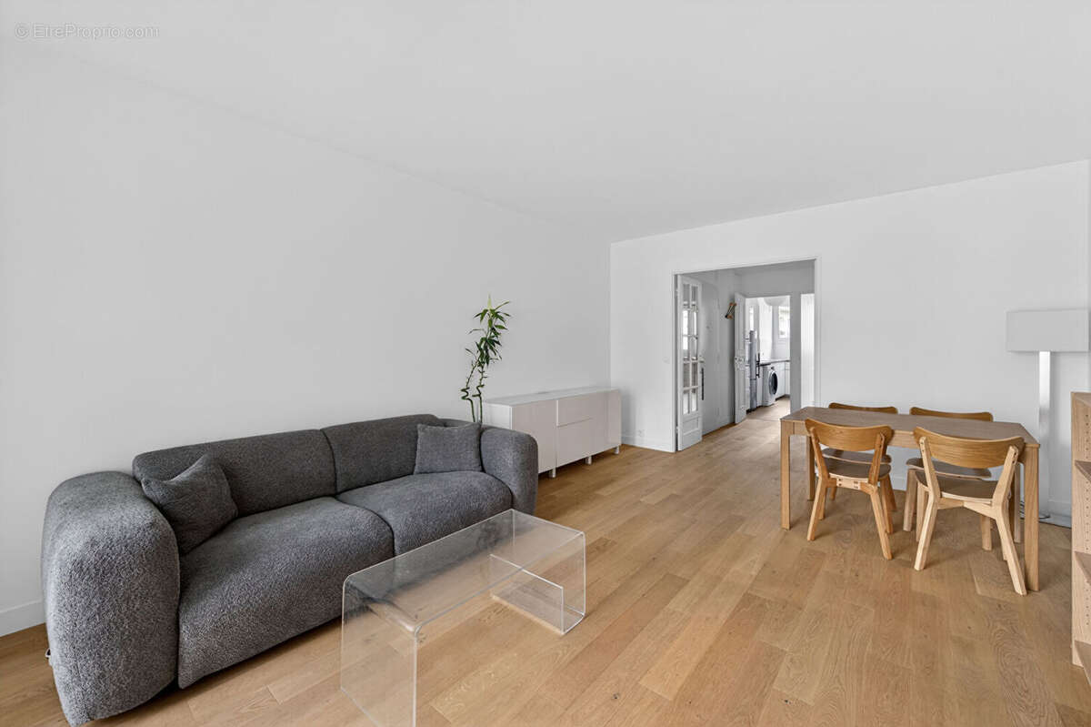 Appartement à PARIS-15E