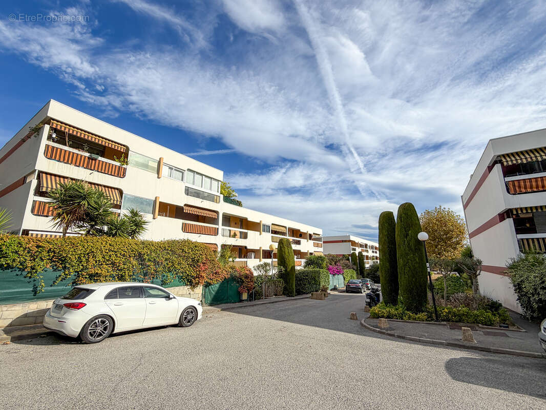 Appartement à SAINT-LAURENT-DU-VAR