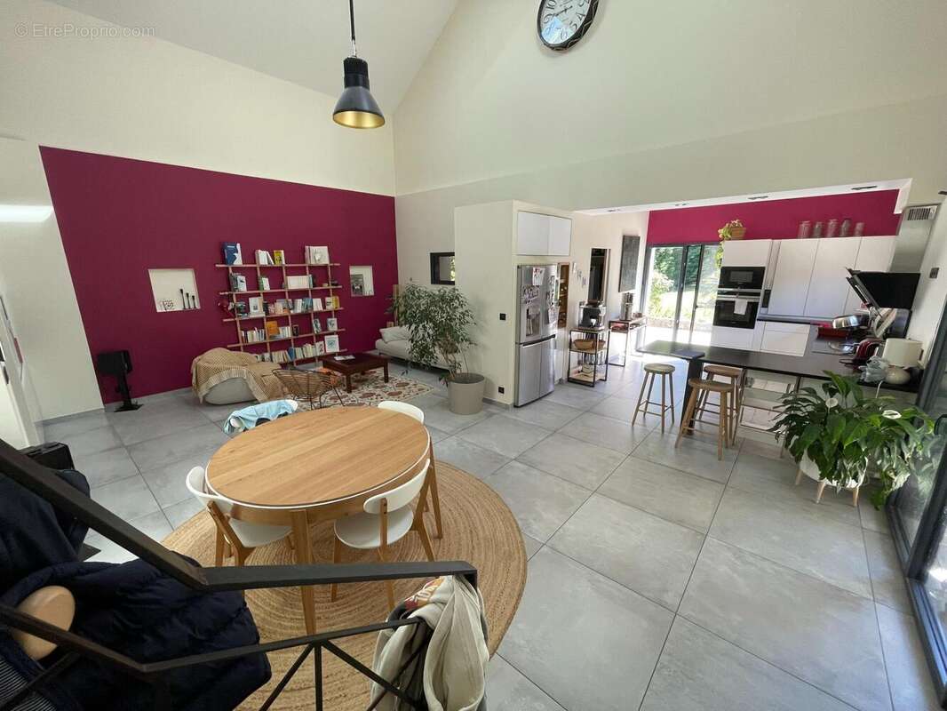 Photo 3 - Maison à CHALLES-LES-EAUX