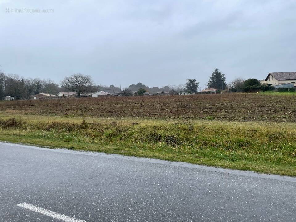 Terrain à BLANQUEFORT