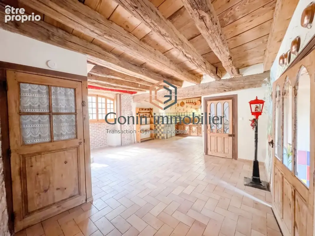 Pérouges — Demeure d'exception en pierre avec jardin, terrasse et accès au chemin de ronde - photo 3
