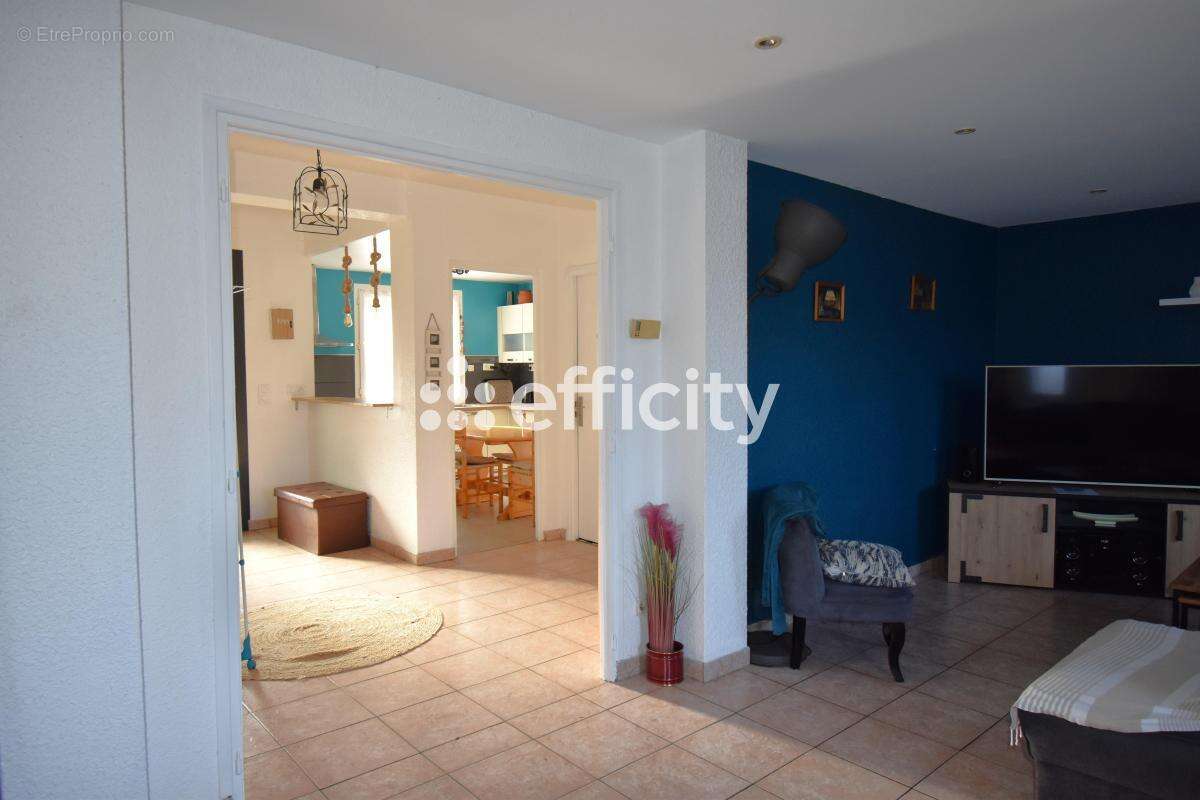 Maison 141 m² à Saint-Cyprien  - photo 2