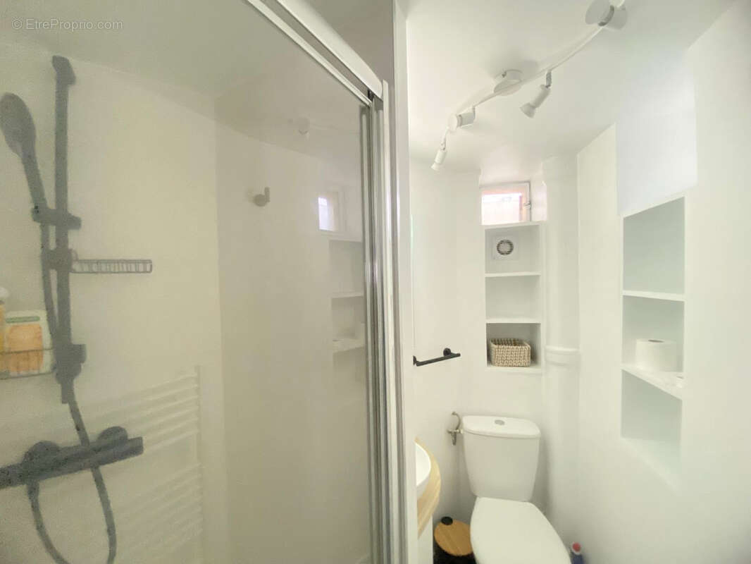 Un adorable studio - emplacement exceptionnel ! - photo 7
