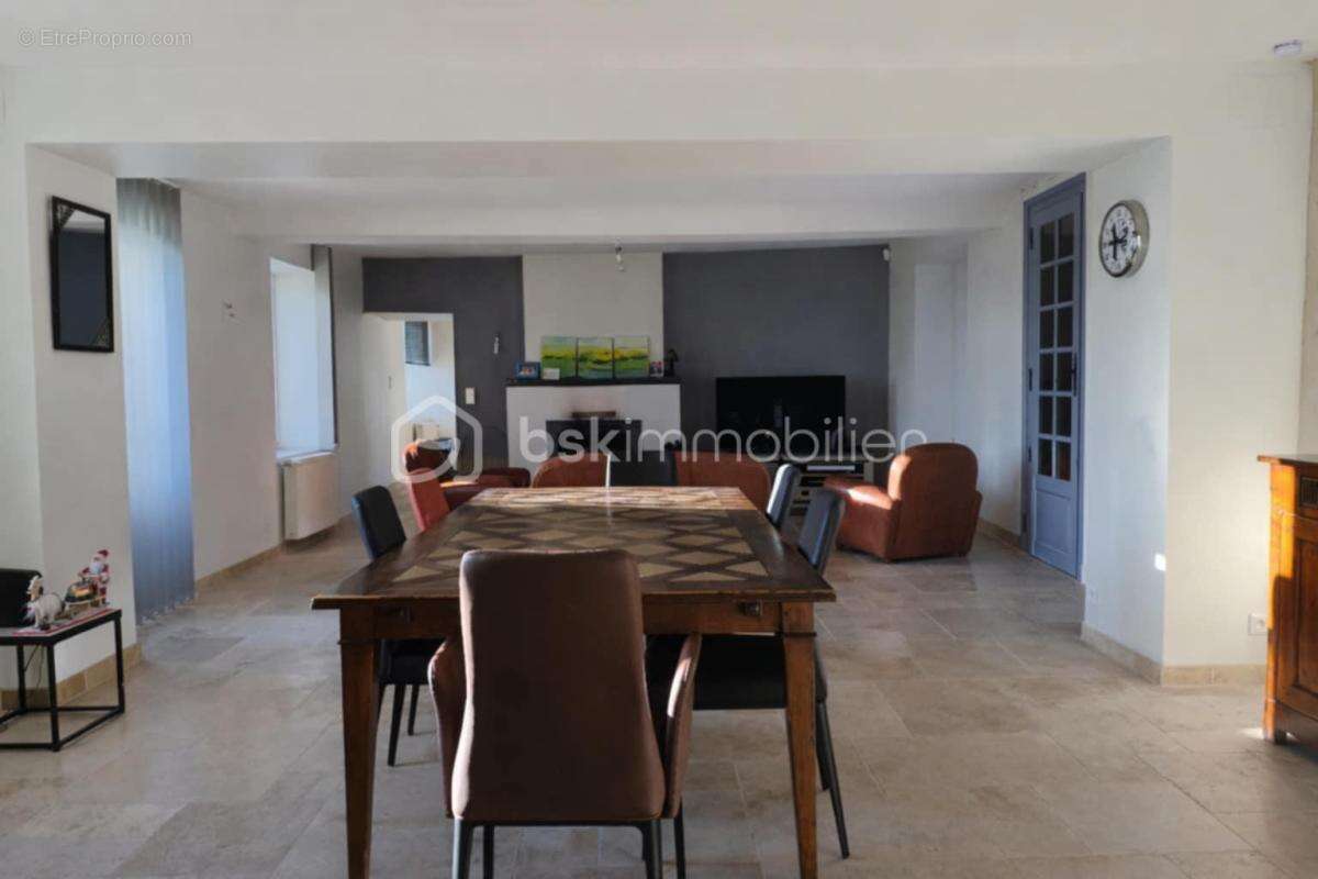 A vendre - Maison du 17éme siècle entièrement rénovée de 217 m2 - photo 6
