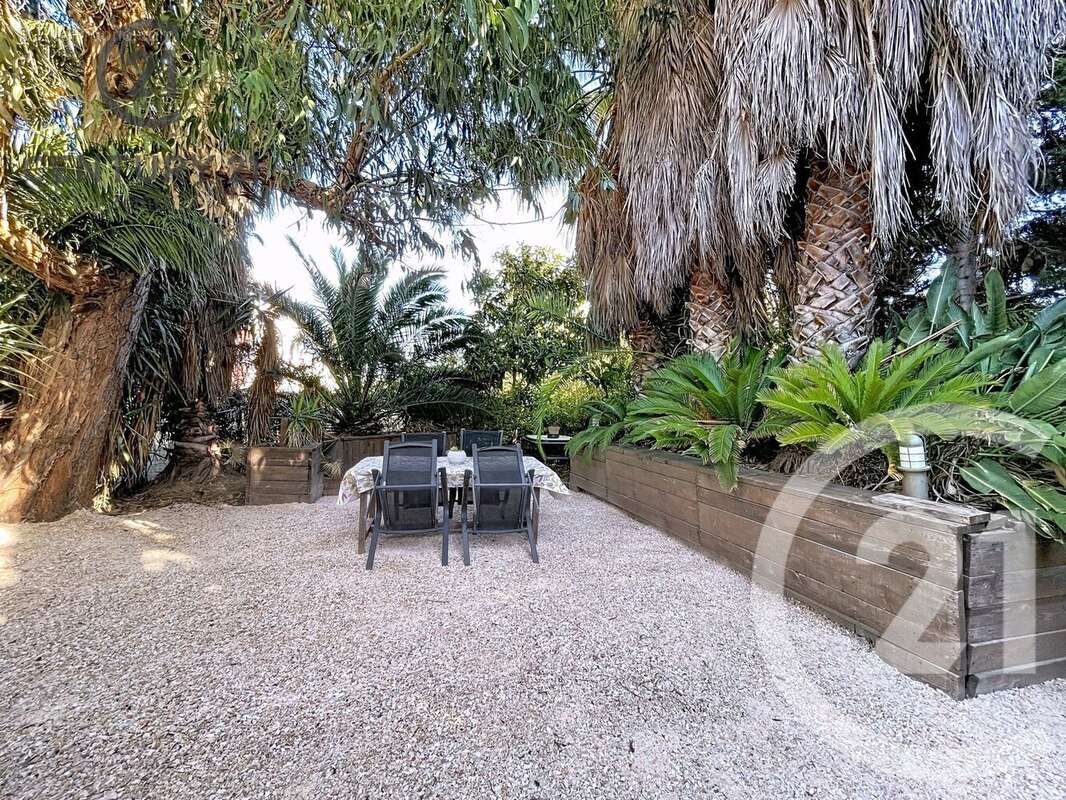 Maison à SAINT-LAURENT-DE-LA-SALANQUE