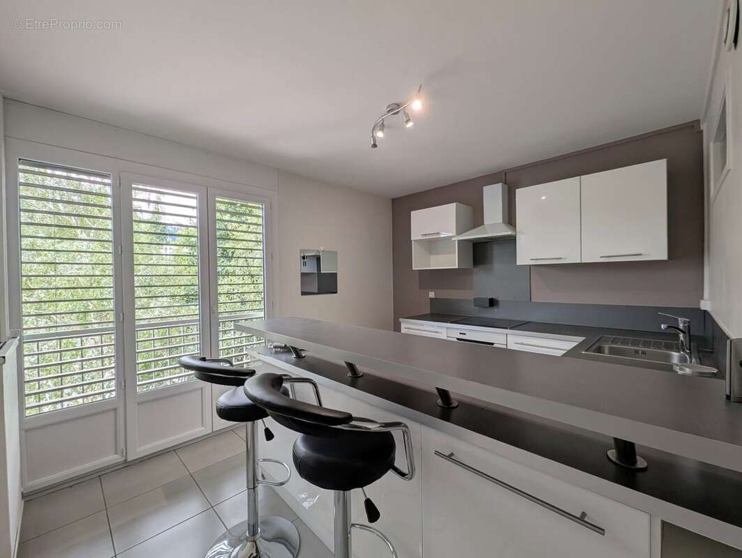 Appartement à GUILHERAND-GRANGES