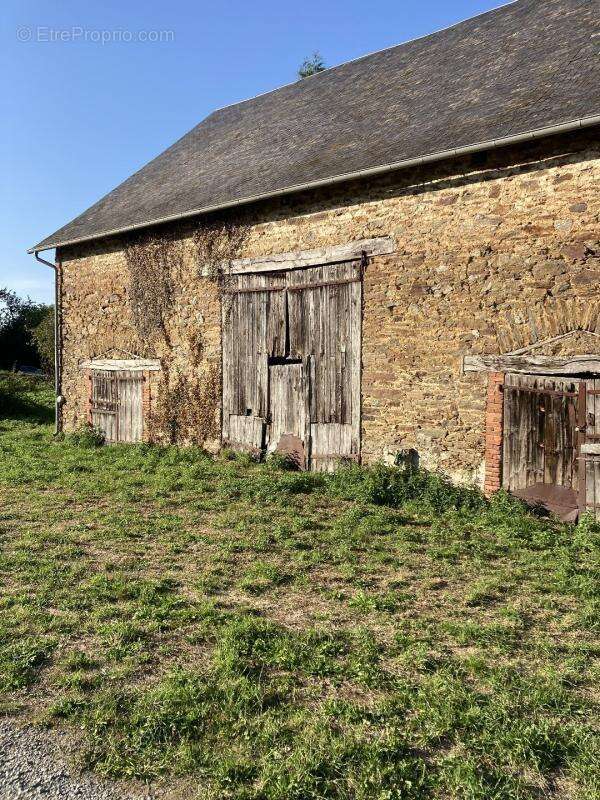 Maison à SEGUR-LE-CHATEAU