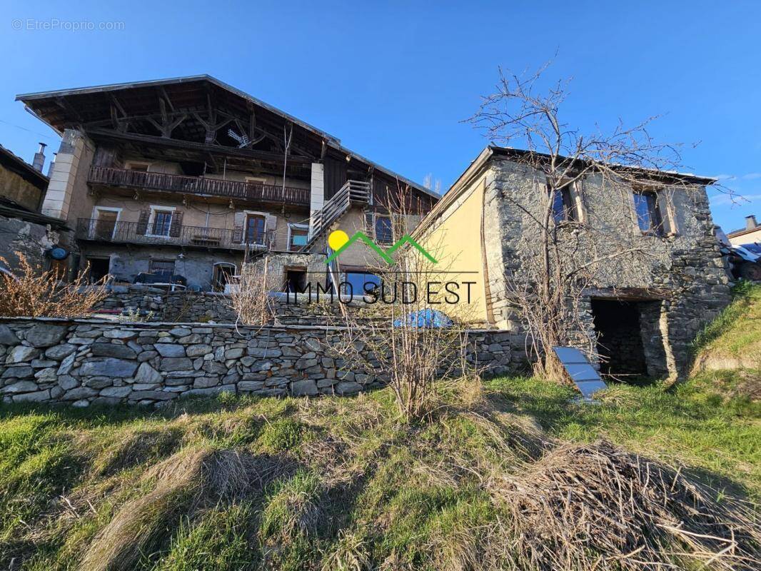 Maison à LES CHAPELLES