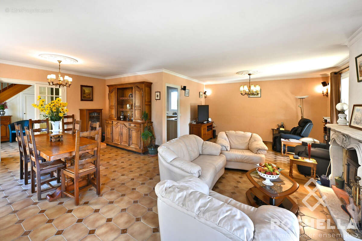 Maison 173 m² à La Vergne  - photo 5