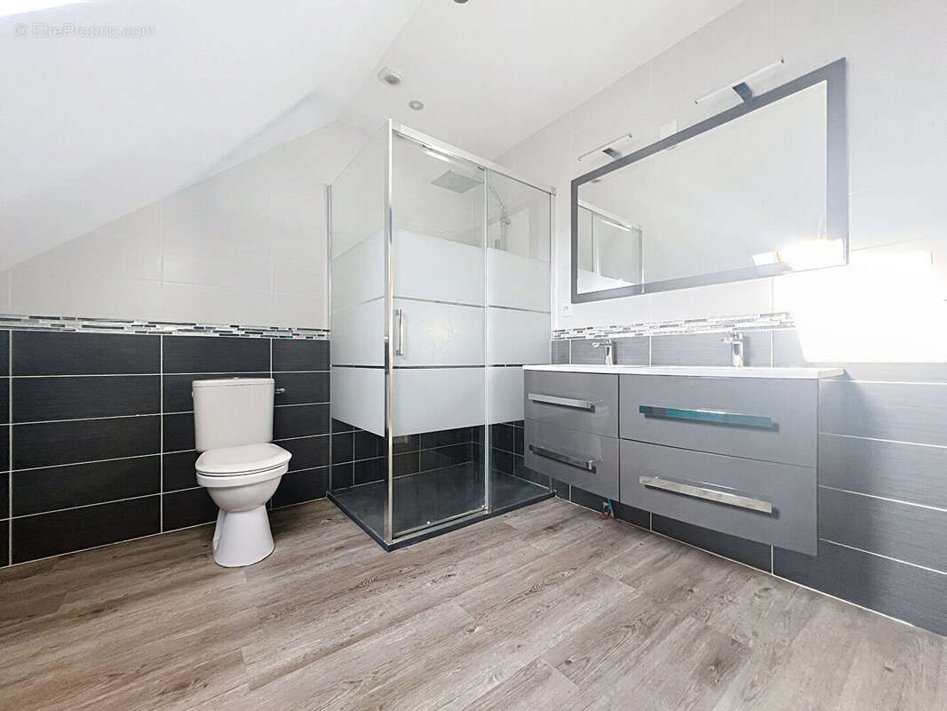 Maison à AMBILLOU-CHATEAU