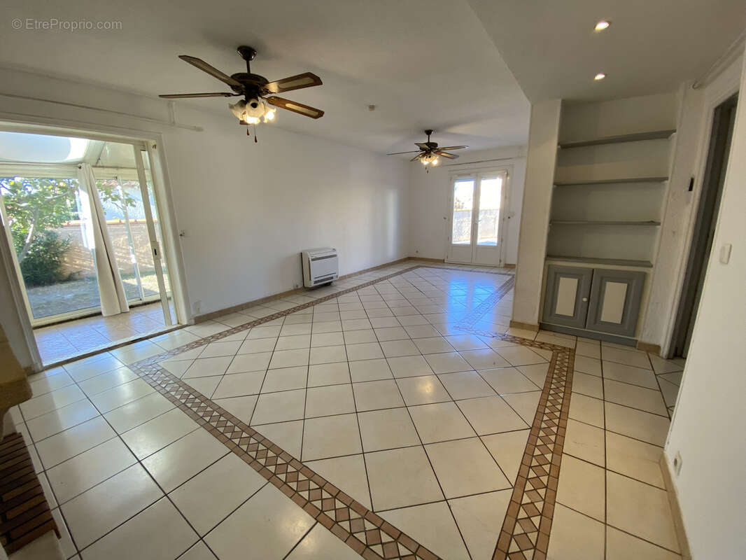 Maison à SAINT-LAURENT-DE-LA-SALANQUE