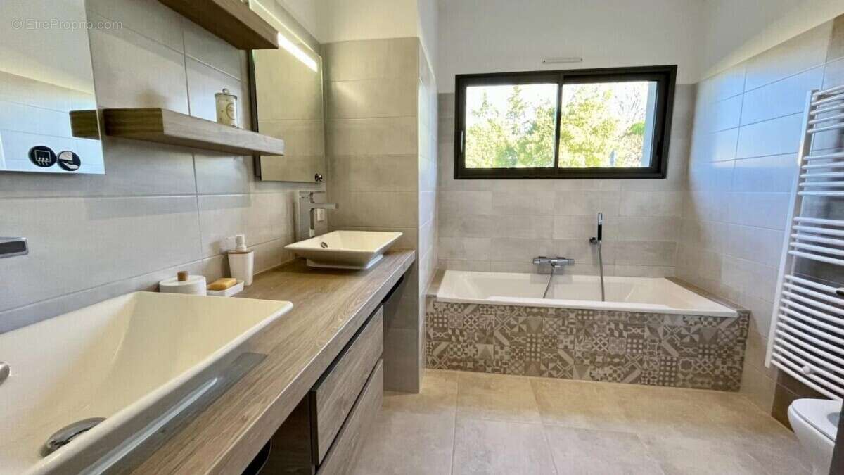 Maison à MORIERES-LES-AVIGNON