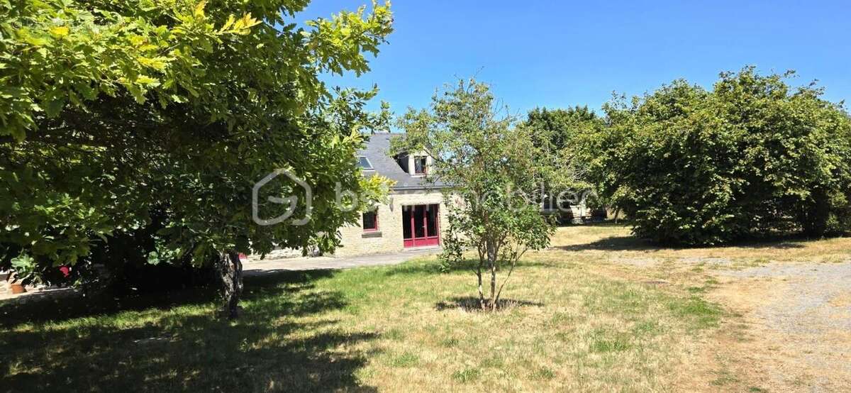 À 350m de la mer – Chaumière en pierre avec terrain en partie constructible ! - photo 17