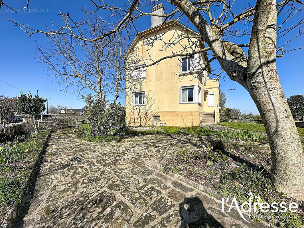 Maison à COMMER