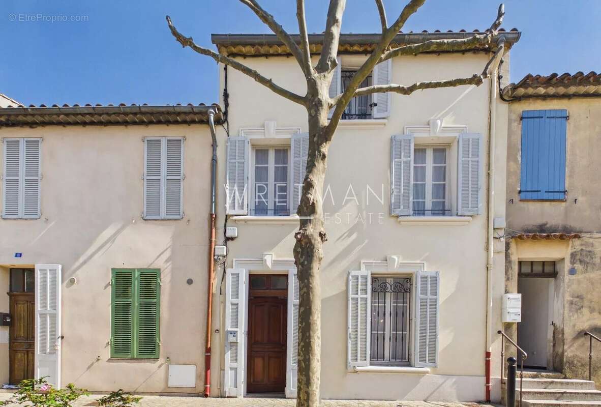 Maison à PLAN-DE-LA-TOUR