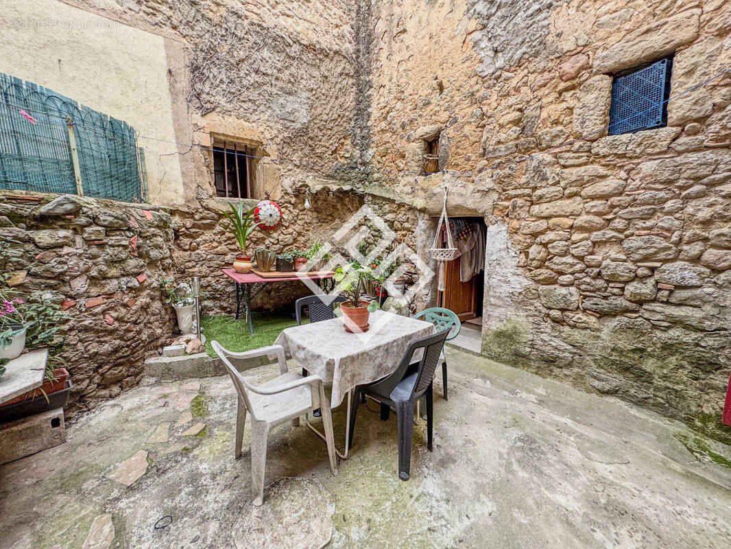 Maison à OUVEILLAN
