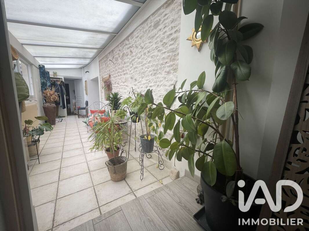 Maison 94 m² à Saint-Xandre  - photo 5