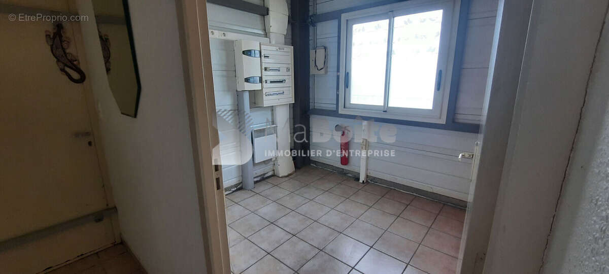 Commerce à MONTVERDUN