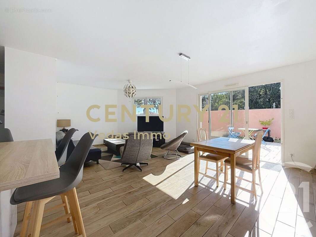 Maison à SAINT-JEAN-DE-VEDAS