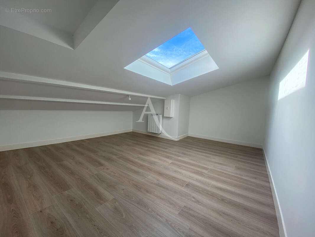 Maison à SAINT-LAURENT-DE-LA-PREE